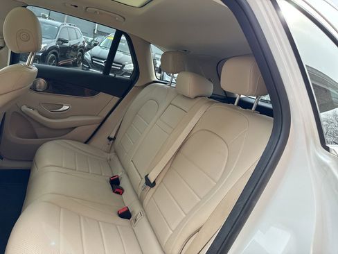 Used 2021 Mercedes-Benz GLC 300 4MATIC image 26