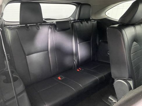 Used 2023 Toyota Highlander XLE AWD/4WD image 11