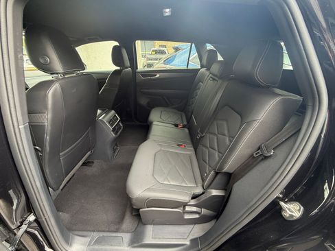 Used 2025 Volkswagen Atlas Cross Sport SE image 22