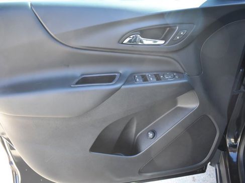 Used 2021 Chevrolet Equinox LT w/ Driver Convenience Package image 12