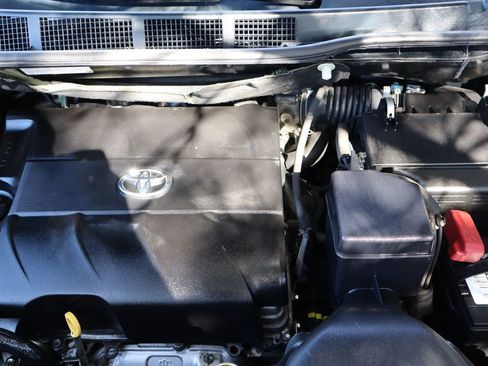 Used 2011 Toyota Sienna LE image 39