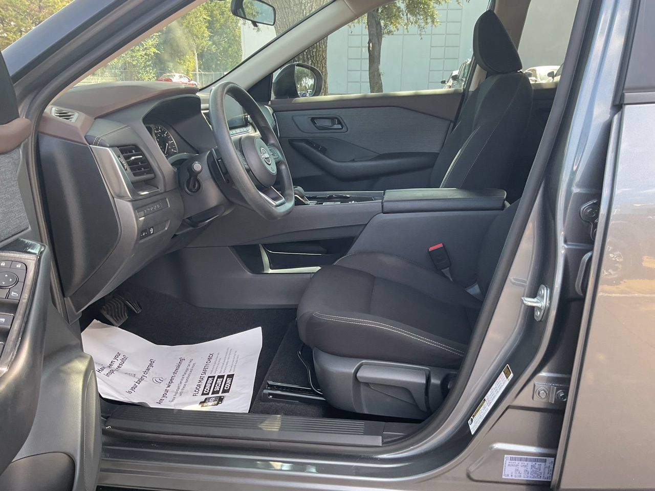Used 2023 Nissan Rogue S FWD image 8