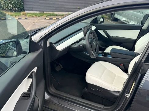 Used 2021 Tesla Model Y Long Range image 7