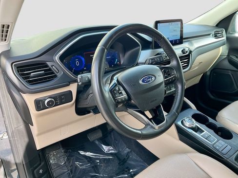 Used 2022 Ford Escape Titanium w/ Class II Trailer Tow Package image 9