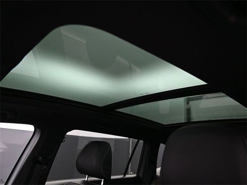 Used 2024 Volkswagen Tiguan SE R-Line image 28