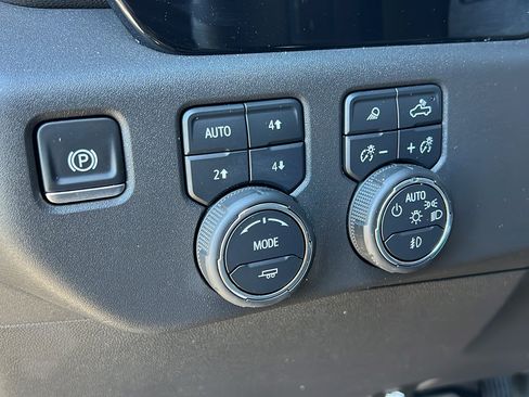 Certified 2025 Chevrolet Silverado 1500 ZR2 AWD/4WD image 31