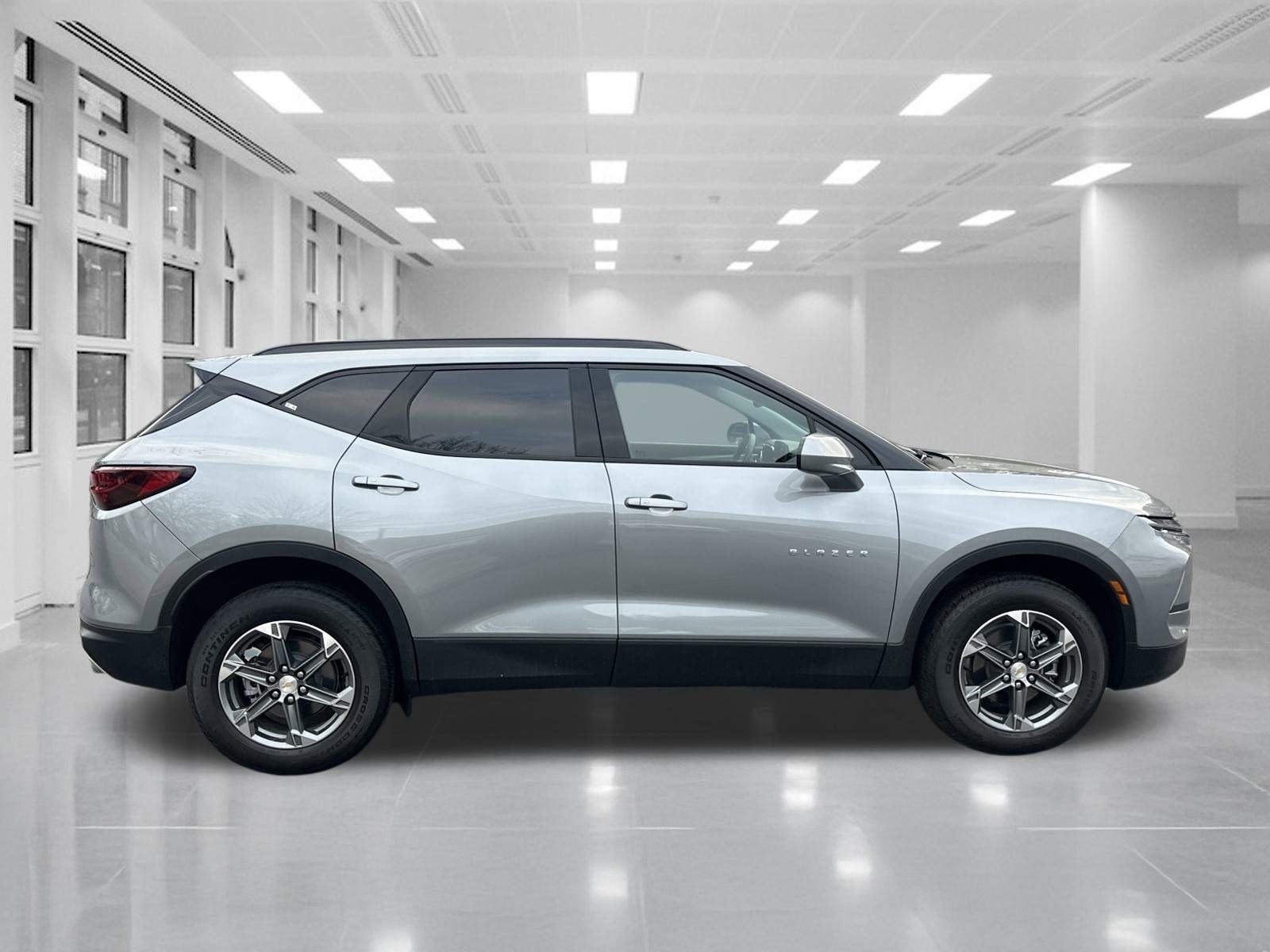 New 2025 Chevrolet Blazer LT w/ Convenience Package FWD image 4