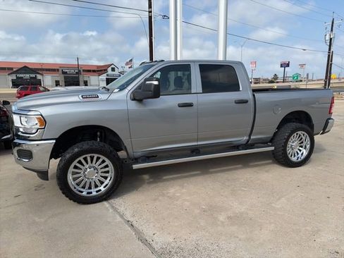 Used 2024 RAM 2500 Tradesman w/ Chrome Appearance Group AWD/4WD image 6
