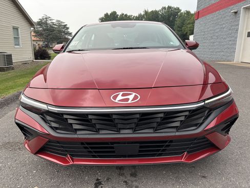Used 2025 Hyundai Elantra SEL FWD image 9