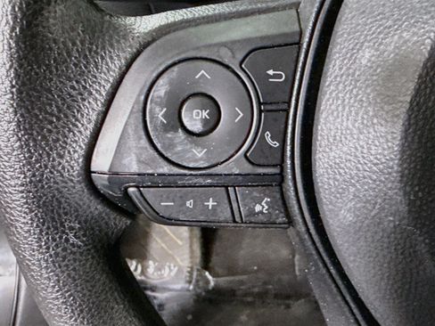 Used 2025 Toyota RAV4 XLE AWD/4WD image 14
