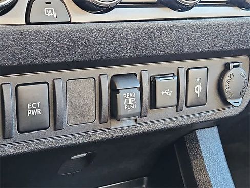 Used 2022 Toyota Tacoma TRD Off-Road image 21