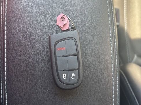 Used 2019 Jeep Cherokee Latitude Plus w/ Cold Weather Group AWD/4WD image 48
