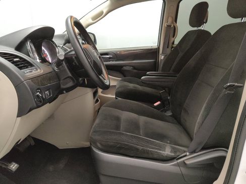 Used 2016 Dodge Grand Caravan American Value Package image 17