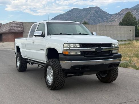 Used 2002 Chevrolet Silverado 2500 LT w/ Off-Road Skid Plate Pkg AWD/4WD image 1