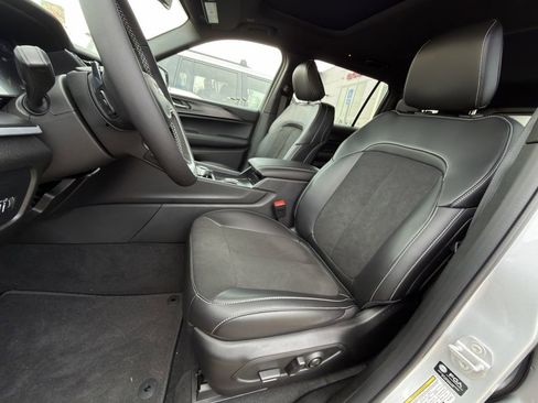 New 2025 Jeep Grand Cherokee L Altitude image 19