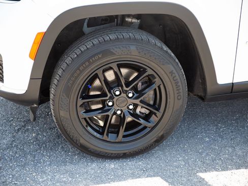 Used 2023 Jeep Grand Cherokee L Laredo AWD/4WD image 9