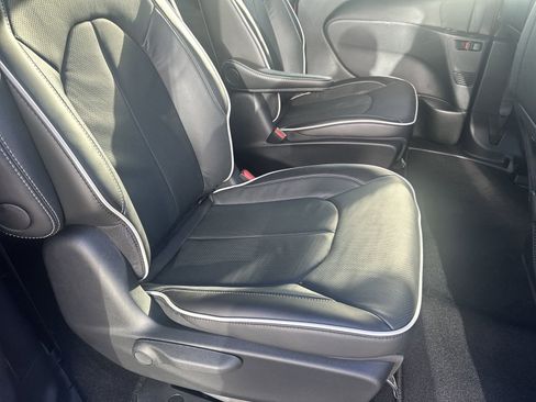 New 2024 Chrysler Pacifica Premium image 25