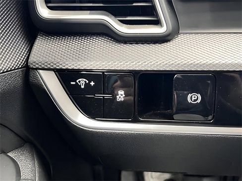 Used 2024 Kia Sportage LX image 16