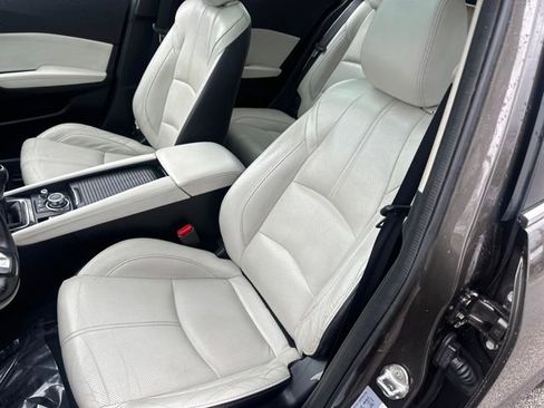 Used 2017 MAZDA MAZDA3 Grand Touring image 32