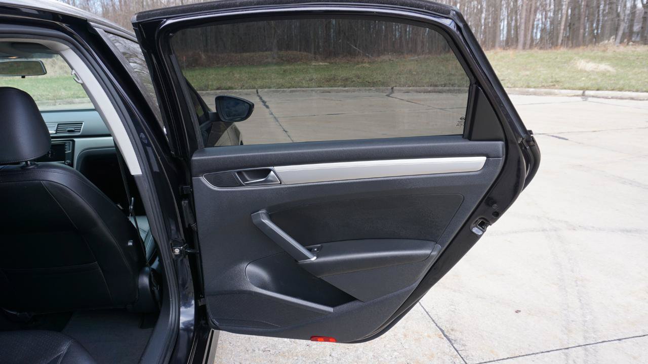 Used 2019 Volkswagen Passat 2.0T Wolfsburg FWD image 15