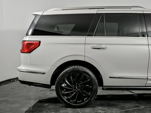 Used 2021 Lincoln Navigator Reserve image 11