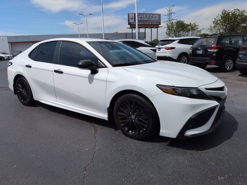 Used 2021 Toyota Camry SE w/ Convenience Package AWD/4WD image 7