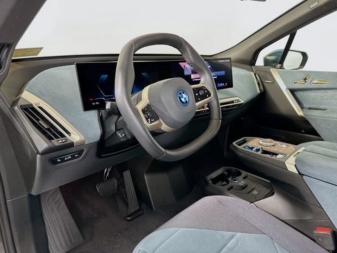 Used 2024 BMW iX xDrive50 w/ Premium Package AWD/4WD image 9