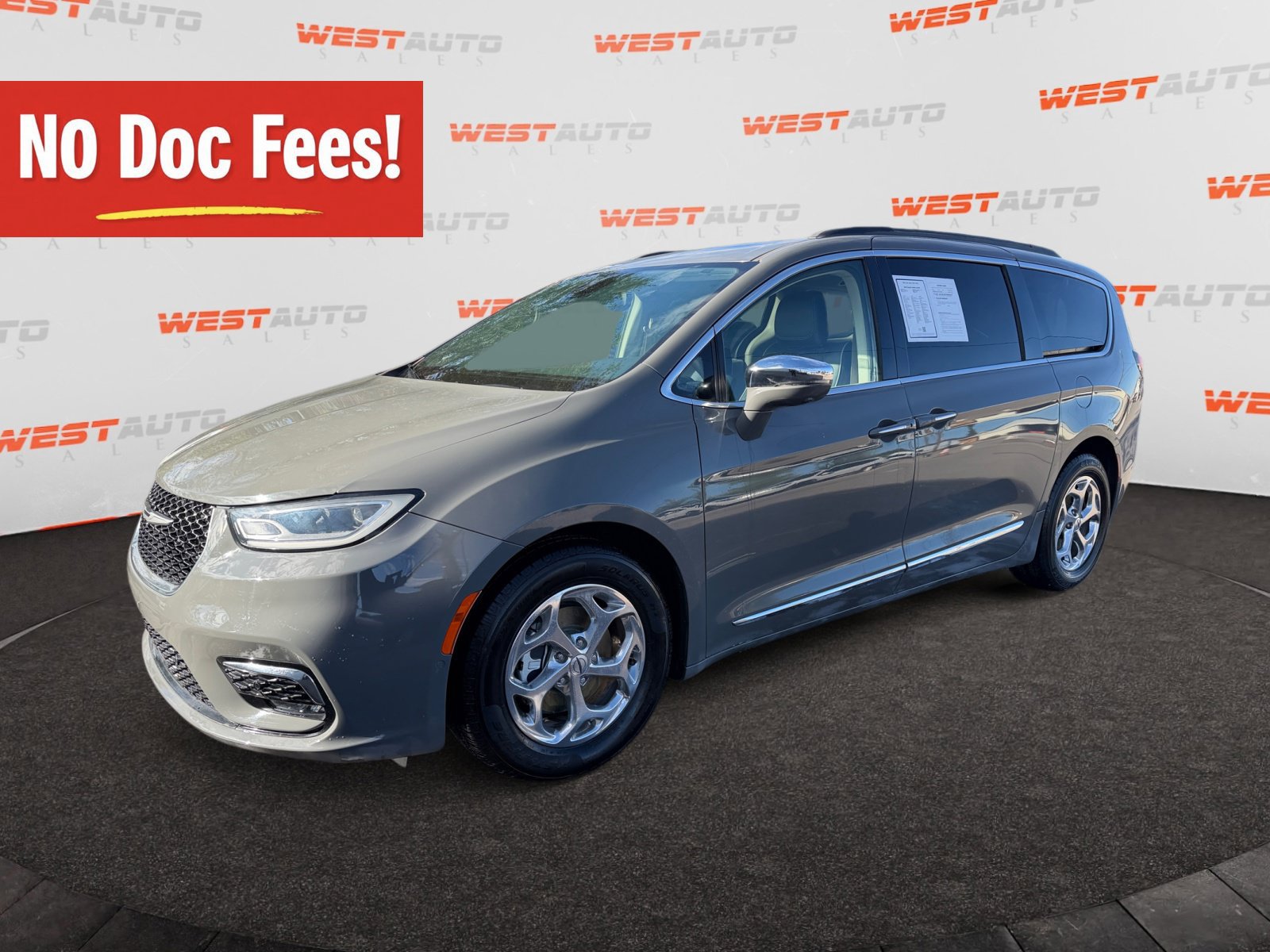 Used 2022 Chrysler Pacifica Limited FWD image 1