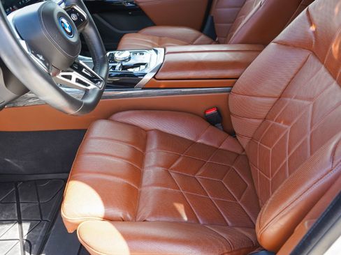 Used 2024 BMW 750e xDrive w/ Executive Package image 9