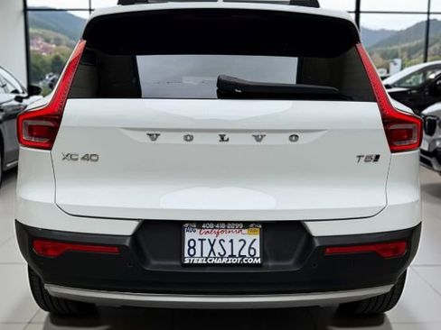 Used 2019 Volvo XC40 T5 Momentum image 5