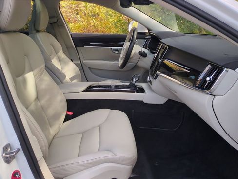 Used 2018 Volvo S90 T5 Momentum w/ Convenience Package image 29