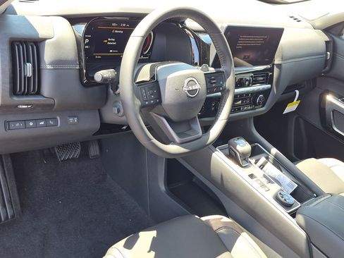 New 2026 Nissan Pathfinder Platinum w/ Accent Package AWD/4WD image 2