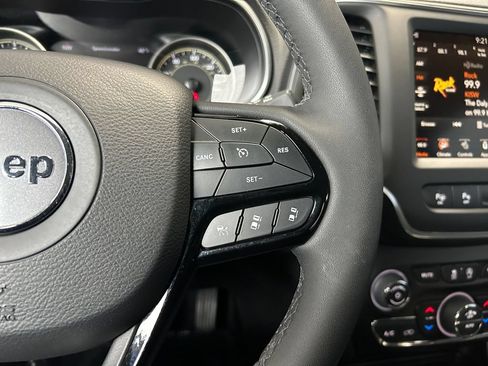 Used 2023 Jeep Cherokee Altitude Lux AWD/4WD image 17