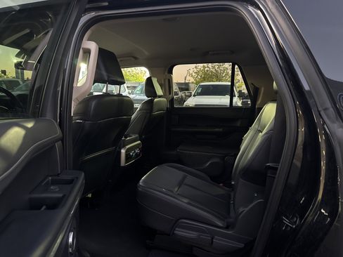 Used 2024 Ford Expedition Max XLT image 6