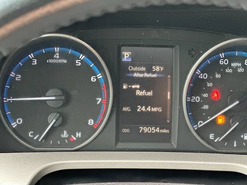 Used 2018 Toyota RAV4 XLE FWD image 23