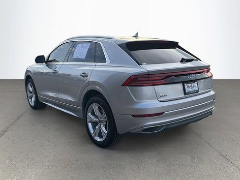 Used 2022 Audi Q8 Premium image 7