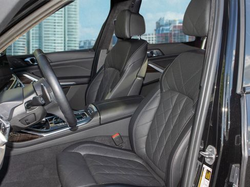 Used 2024 BMW X7 xDrive40i w/ Executive Package image 17