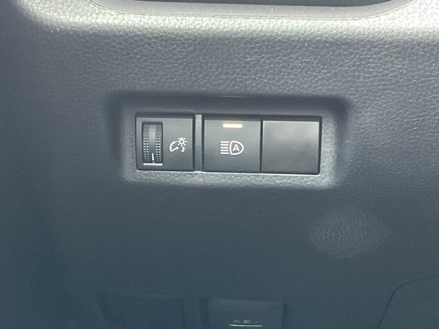 Used 2024 Toyota RAV4 XLE FWD image 33