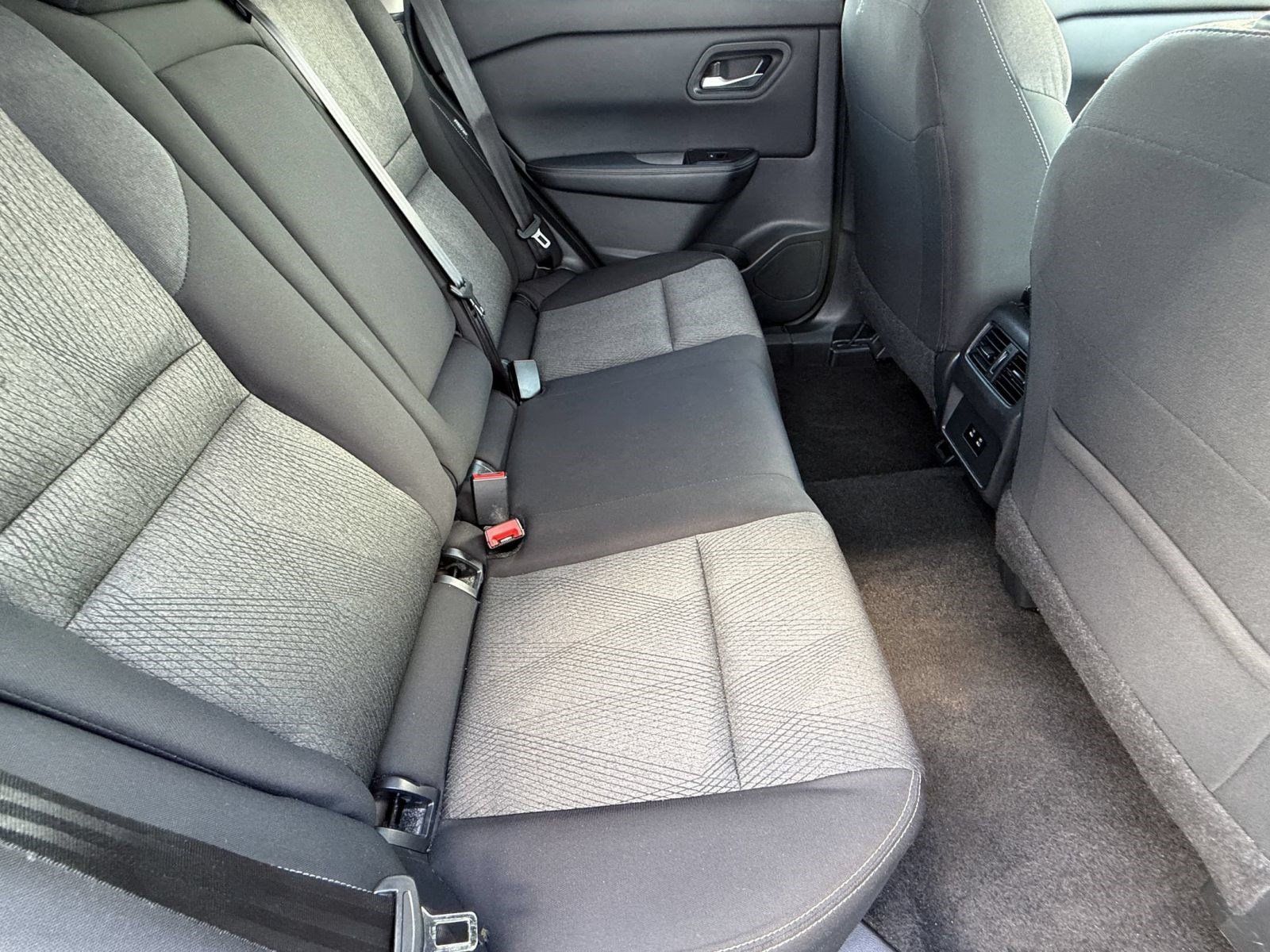 Used 2025 Nissan Rogue SV AWD/4WD image 33