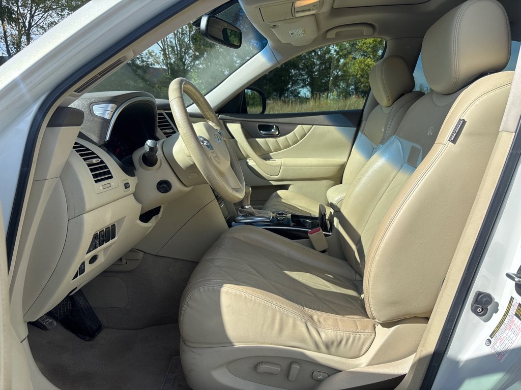 Used 2011 INFINITI FX35 AWD w/ Premium Pkg image 11