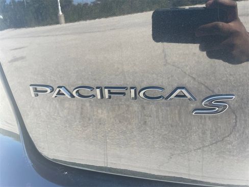 Used 2019 Chrysler Pacifica Touring-L Plus image 55