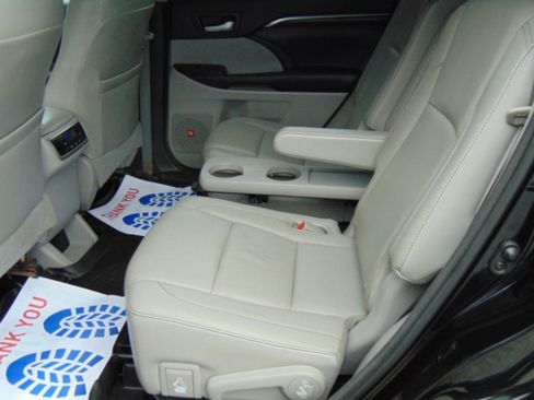 Used 2015 Toyota Highlander Limited FWD image 18