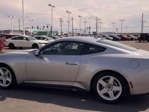Used 2026 Ford Mustang Premium RWD image 7