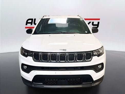 Used 2024 Jeep Compass Latitude w/ Altitude Special Edition AWD/4WD image 2