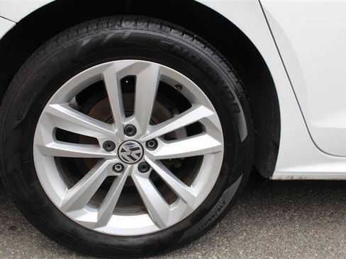 Used 2020 Volkswagen Passat 2.0T SE FWD image 9