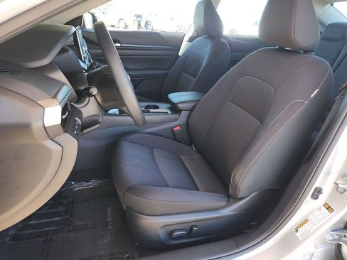 Used 2025 Nissan Altima 2.5 SV image 17