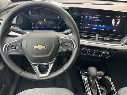 Used 2025 Chevrolet Trax LT w/ Driver Confidence Package image 16