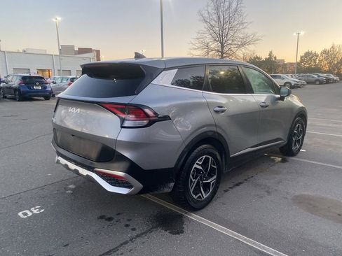 Used 2023 Kia Sportage LX image 3