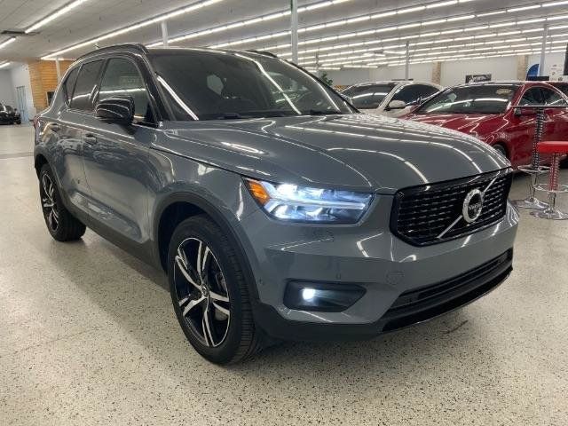 Used 2020 Volvo XC40 T5 R-Design AWD/4WD image 3
