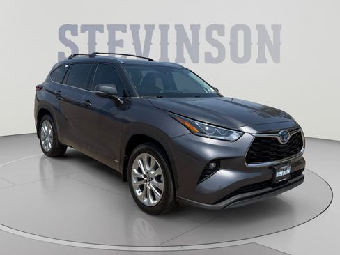 Used 2023 Toyota Highlander Limited AWD/4WD image 7